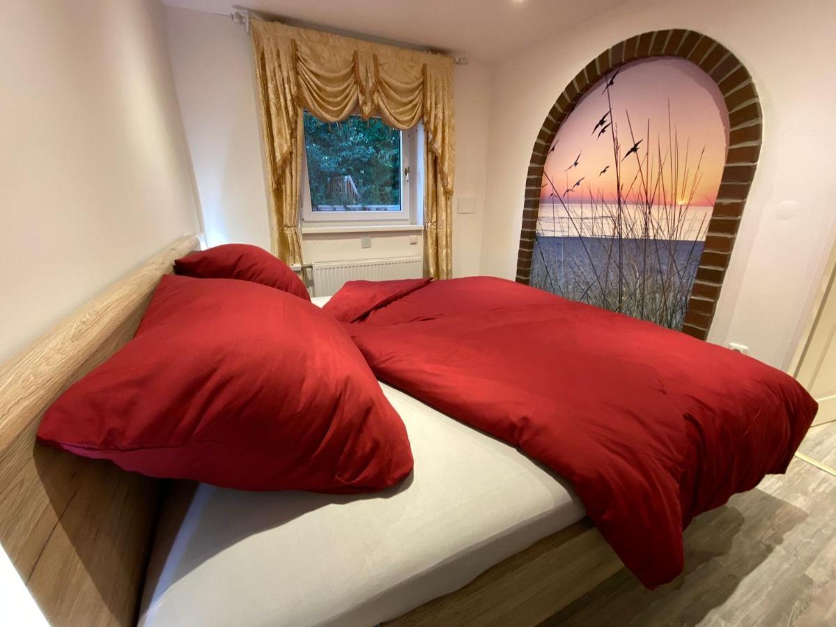 Ferienwohnung Gulfhaus, Mit Sauna Und Grossem Garten Apen Bagian luar foto