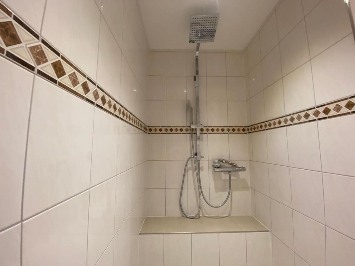 Ferienwohnung Gulfhaus, Mit Sauna Und Grossem Garten Apen Bagian luar foto