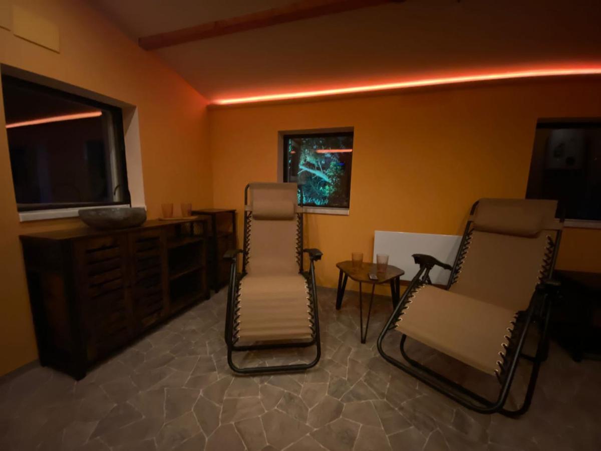 Ferienwohnung Gulfhaus, Mit Sauna Und Grossem Garten Apen Bagian luar foto